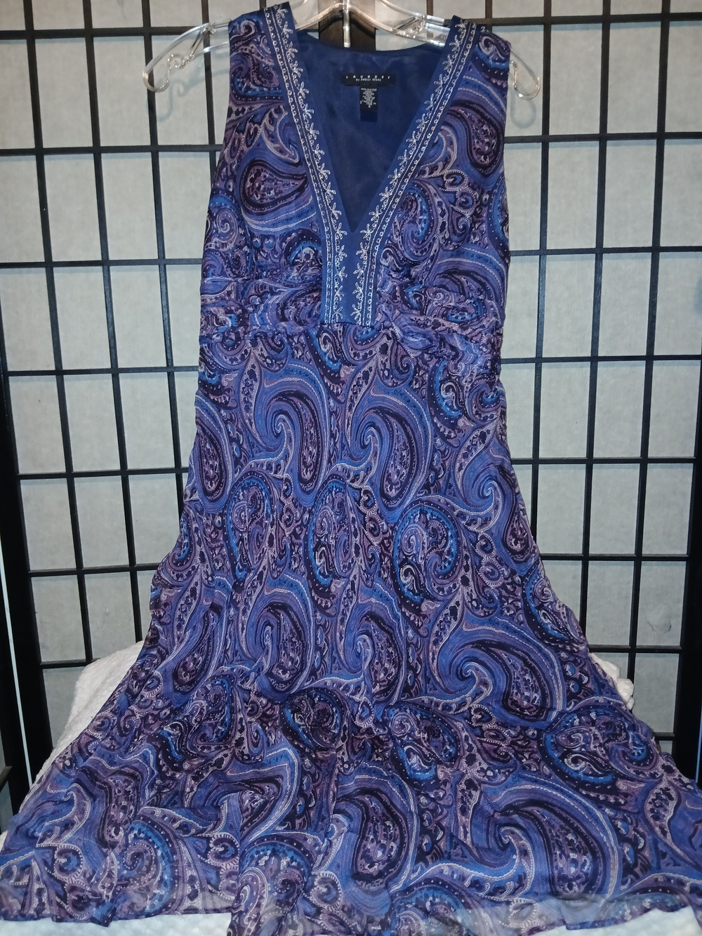Laundry By Shelli Segal Blue and Purple Paisley V-Neck Midi Dress